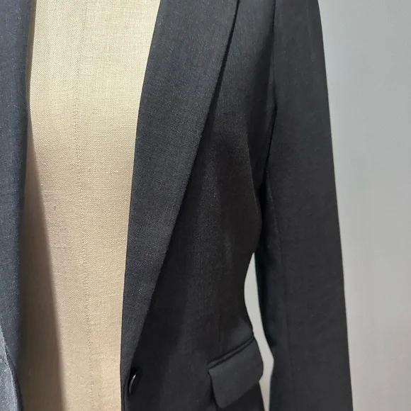 H&M Blazer - Picture 2 of 3